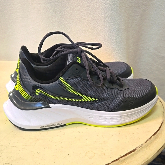 NWOT FILA running shoes - Picture 1 of 5